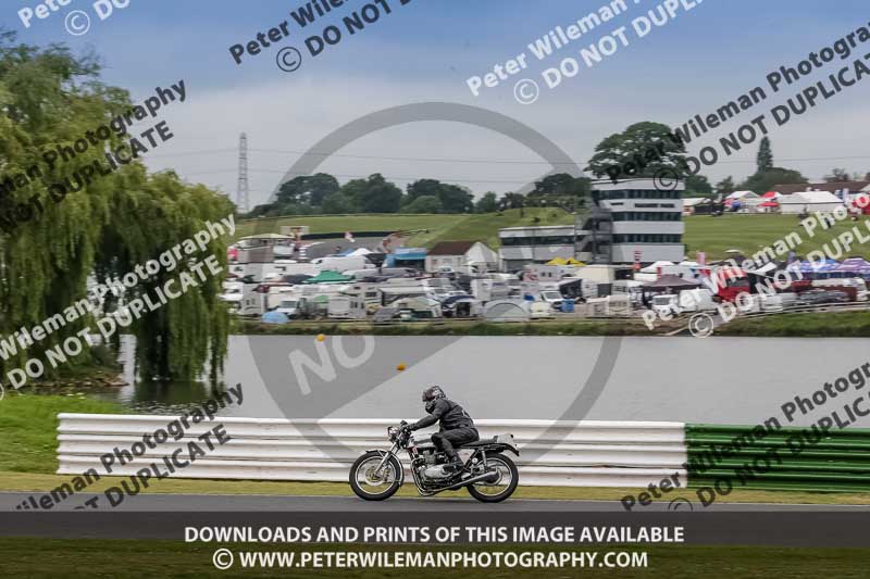 Vintage motorcycle club;eventdigitalimages;mallory park;mallory park trackday photographs;no limits trackdays;peter wileman photography;trackday digital images;trackday photos;vmcc festival 1000 bikes photographs